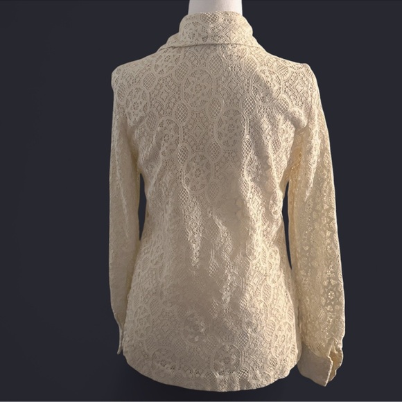 Elegant Cream Lace Button-Up Blouse - Picture 2 of 4